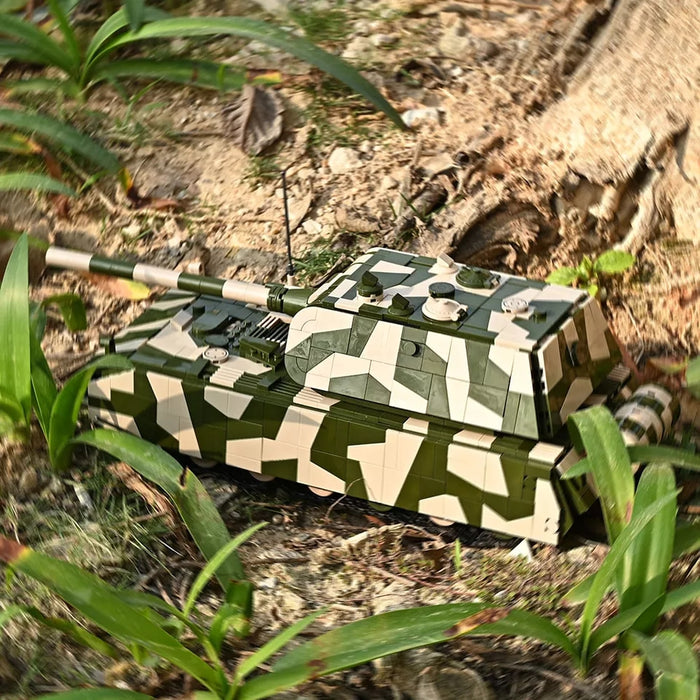 WW2 german super heavy Maus tank in desert camo  build kit