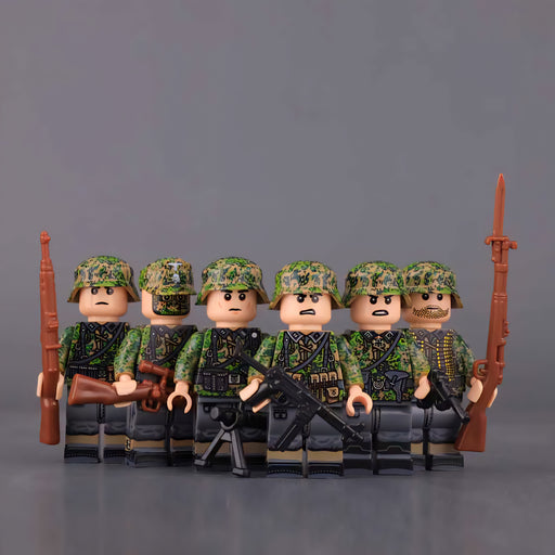 WW2 German Paramilitary Infantry Squad in "Eichenlaubmuster" Camo
