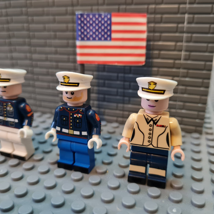USMC Figures in Ceremonial Dress x4 USMC Figures in Ceremonial Dress x4