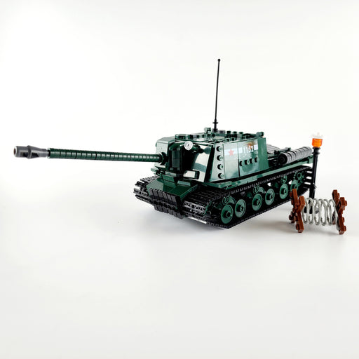 WW2 Soviet ISU-152 Tank Destroyer